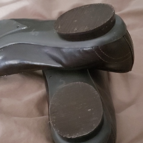 Vaneli Brown Leather Flats, Patent Leather Accent, - Picture 4 of 6